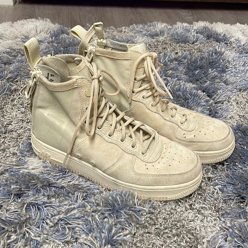 Nike Women’s SF Air Force Mid ‘Fossil’, Size 8